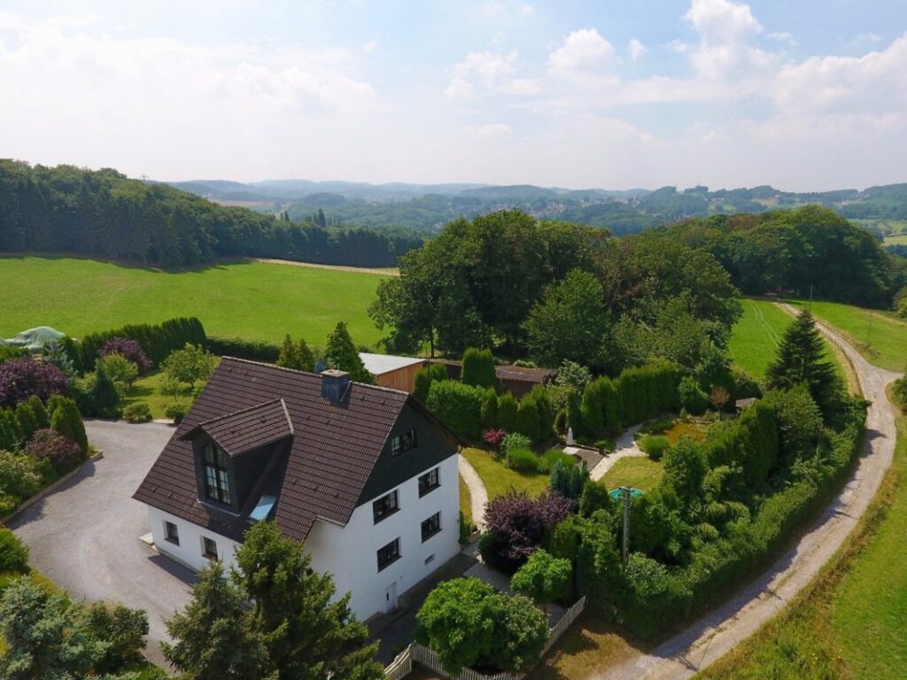 0C212C84-79CA-3BED-89FD-0A9A6F36507D8121063435982695441-1280x800