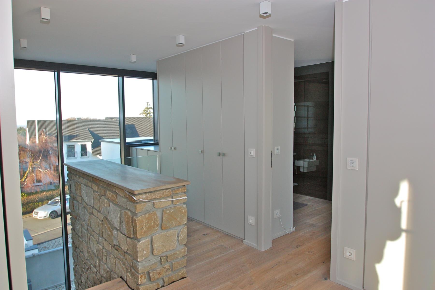 DD09E2E2-024F-3951-9E61-4AAA93C081CE