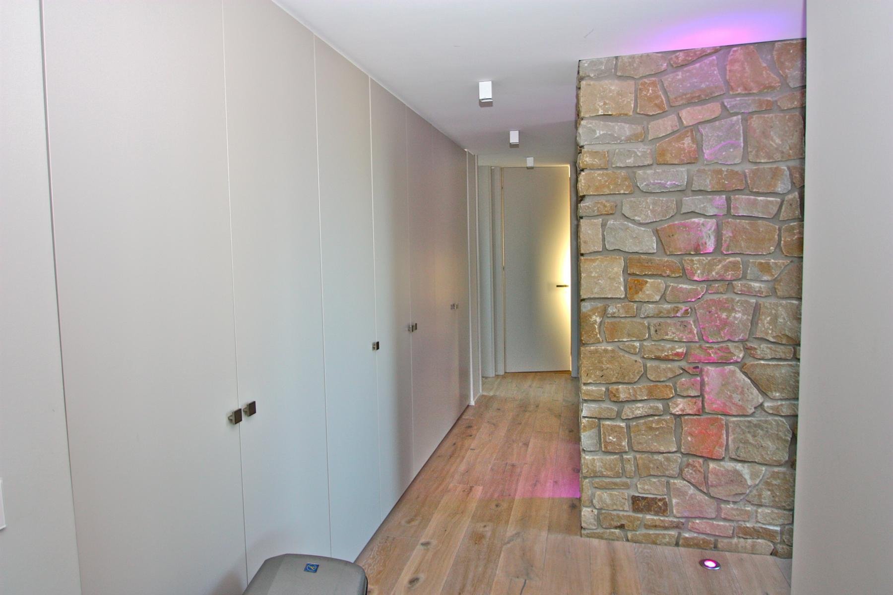 FF3DAFAF-527E-3634-8B26-CA1E1B1E3431